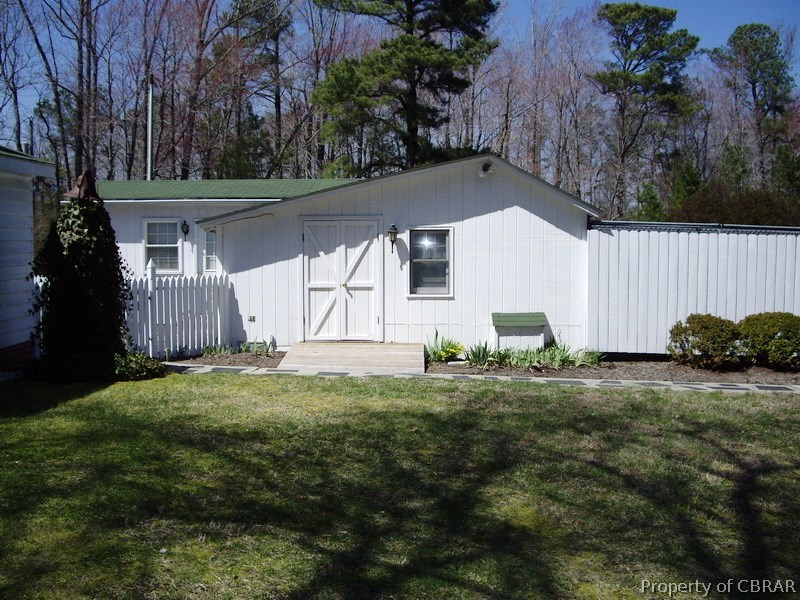 769 Greys Point Road Topping, VA 23169 - Photo 15 of 15 Dog Kennel / Office - Office has heat and air and a 6 run dog kennel.