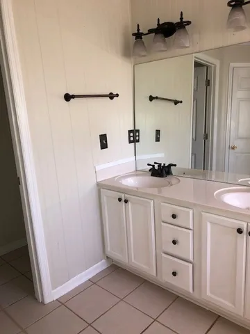 $2,100 | 1047 Parkview Drive, Tallahassee, FL 32311