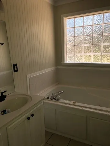 $2,100 | 1047 Parkview Drive, Tallahassee, FL 32311