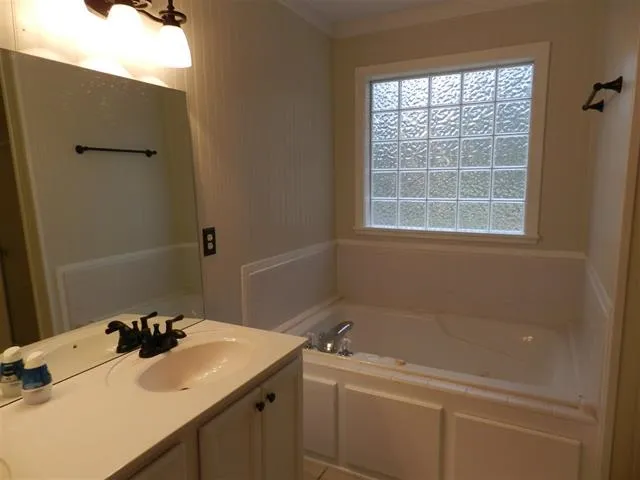 $2,100 | 1047 Parkview Drive, Tallahassee, FL 32311