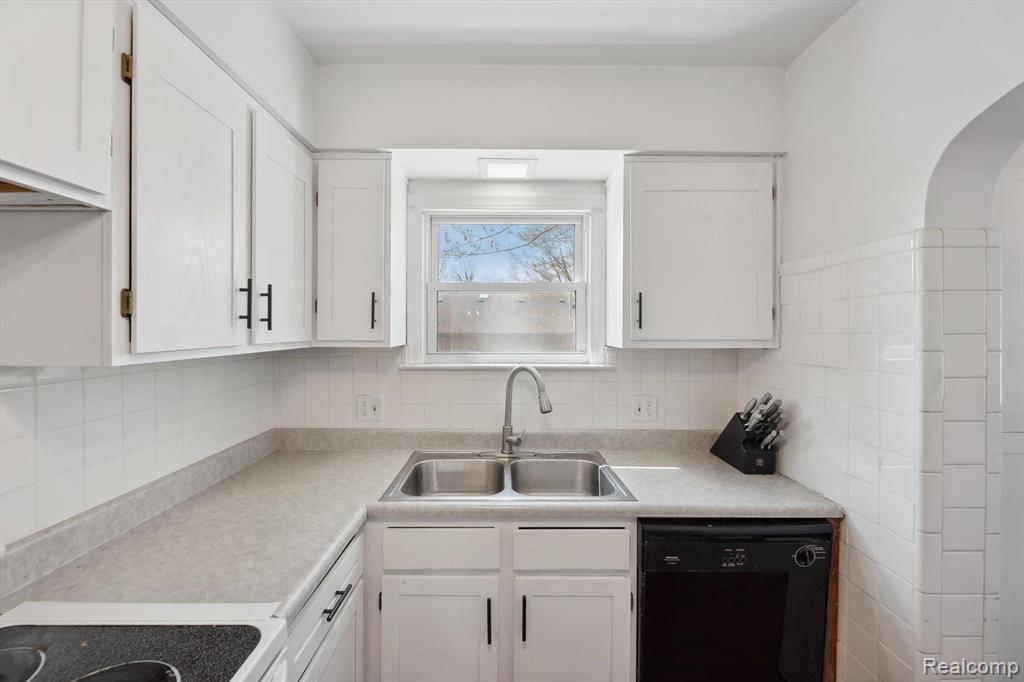 37116 Goddard Road Romulus, MI 48174 - Photo 12 of 44