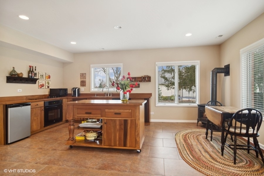 91 Roberts Road Inverness, IL 60067 - Photo 21 of 36 a room with a stove a table and chairs