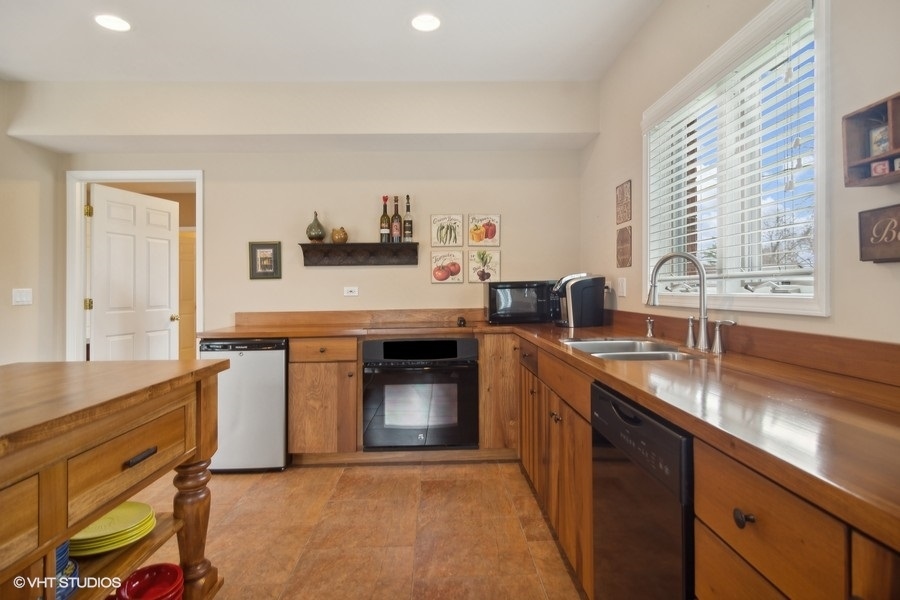 91 Roberts Road Inverness, IL 60067 - Photo 22 of 36 a kitchen with stainless steel appliances granite countertop a sink stove and cabinets
