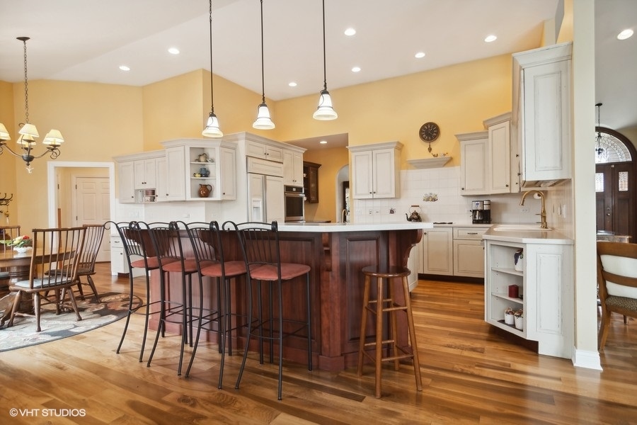 91 Roberts Road Inverness, IL 60067 - Photo 5 of 36 a large kitchen with a table and chairs