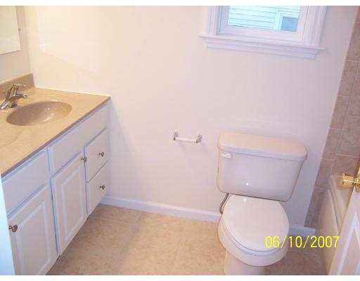 17 Louise Street, Unit B Worcester, MA 01607 - Photo 8 of 10 Gallery Image 8