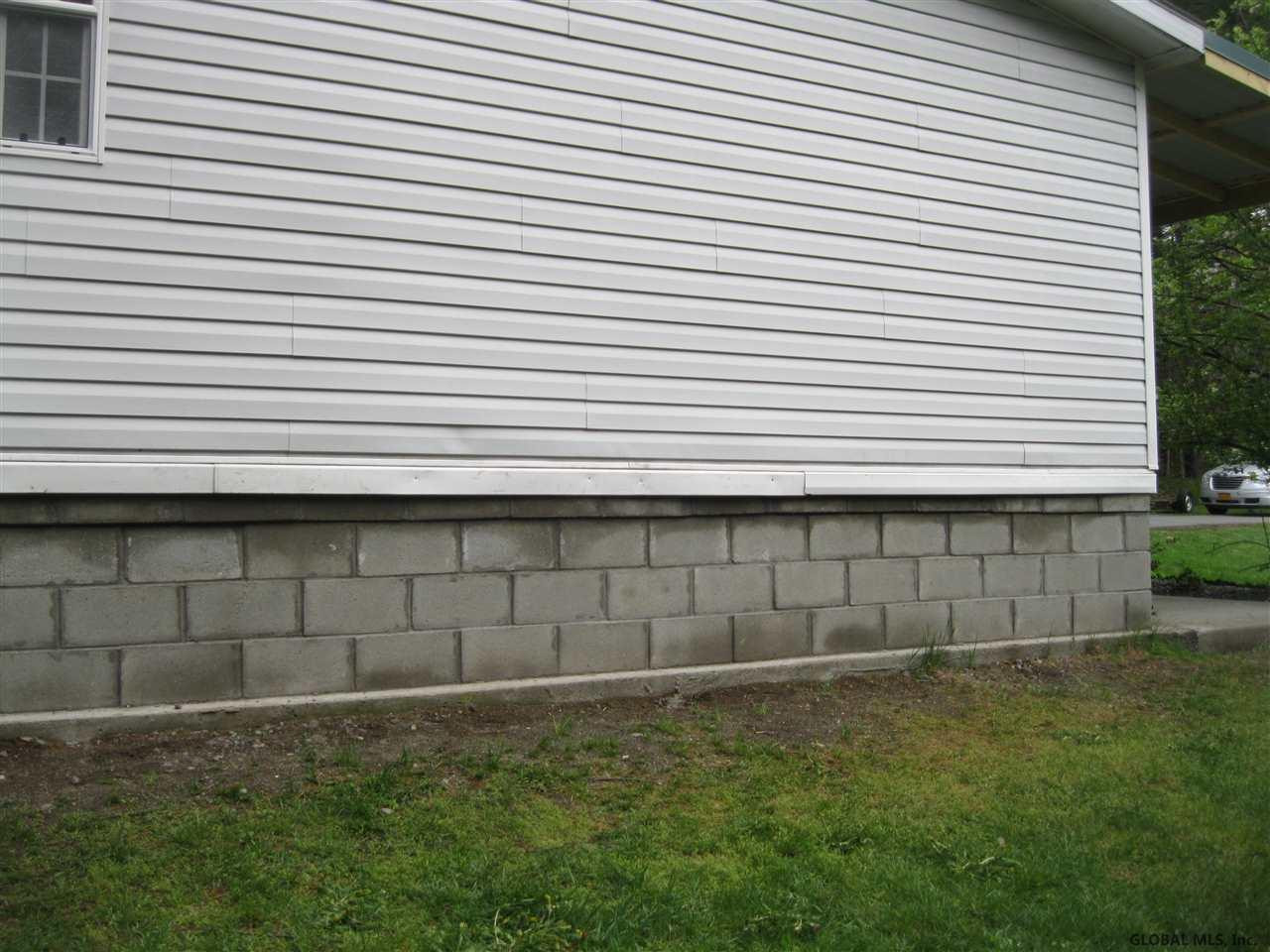 107 Groveside Road Pittstown, NY 12090 - Photo 4 of 14 SIDE