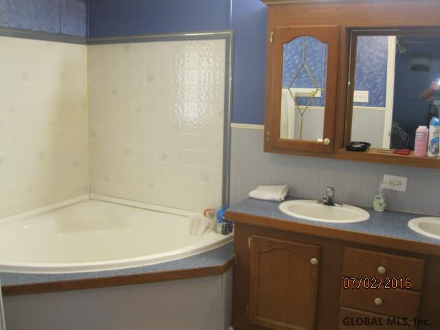 107 Groveside Road Pittstown, NY 12090 - Photo 10 of 14 Photo 10