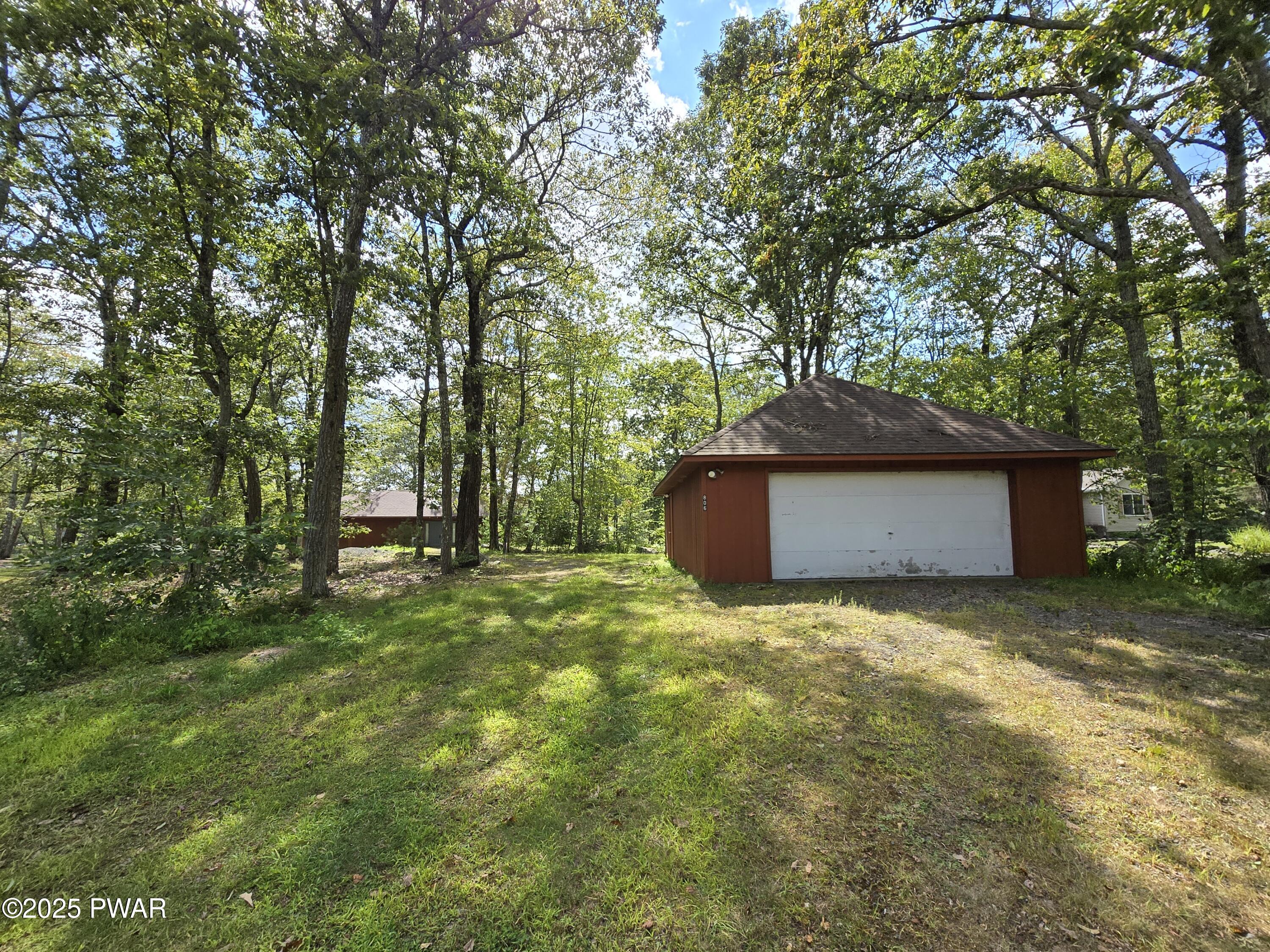 806 Rimrock Court Hawley, PA 18428 - Photo 4 of 35 20250904_140051
