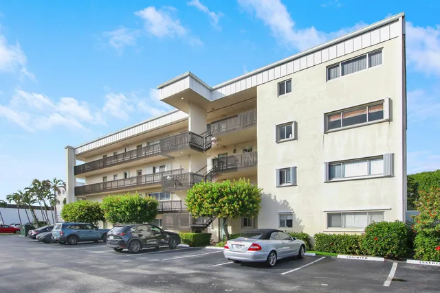 $180,000 | 300 Waterway Drive South, Unit 407, Lantana, FL 33462