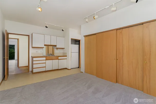 $4,500 | 6525 39th Avenue Southwest, Seattle, WA 98136