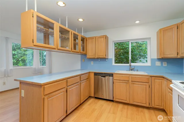 $4,500 | 6525 39th Avenue Southwest, Seattle, WA 98136