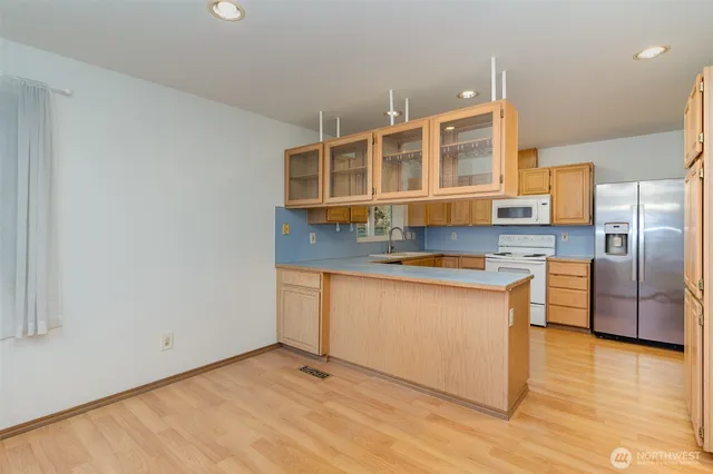 $4,500 | 6525 39th Avenue Southwest, Seattle, WA 98136