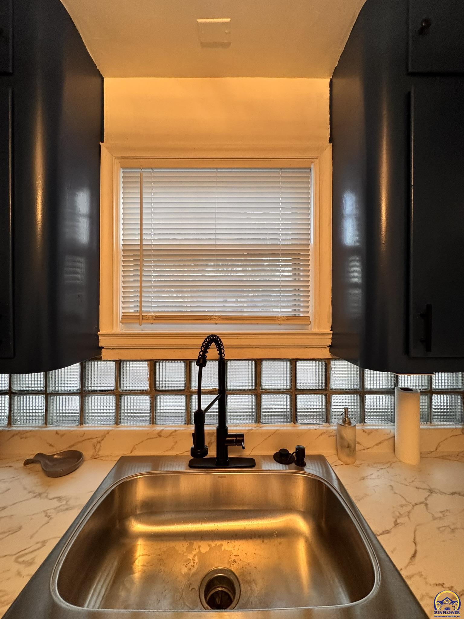 317 Southwest Hillside Drive Topeka, KS 66611 - Photo 12 of 50