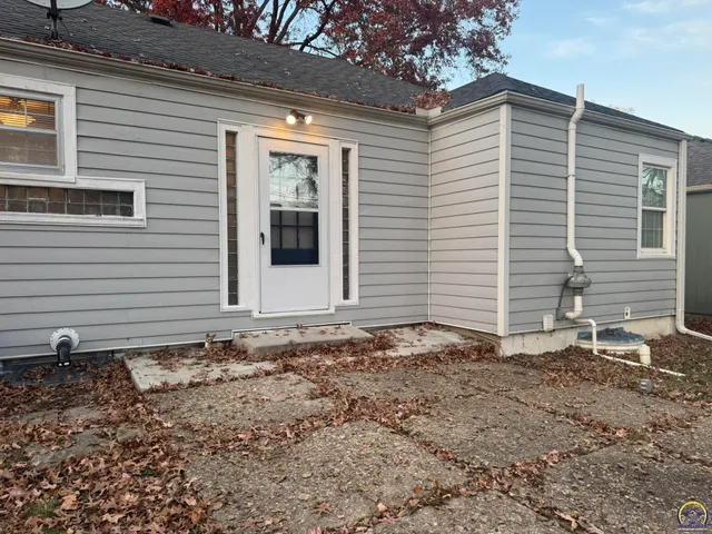 $184,500 | 317 Southwest Hillside Drive, Topeka, KS 66611