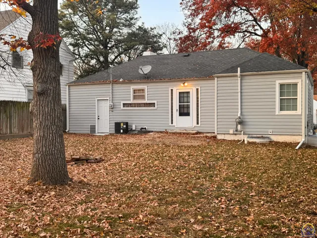 $184,500 | 317 Southwest Hillside Drive, Topeka, KS 66611