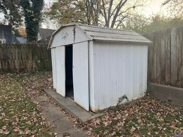 $184,500 | 317 Southwest Hillside Drive, Topeka, KS 66611