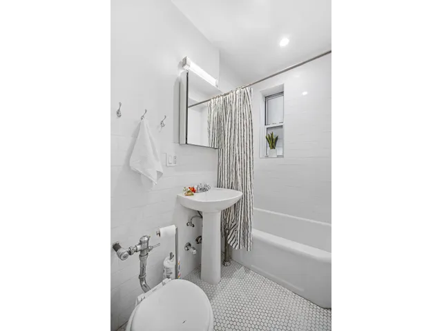 $449,000 | 601 East 19th Street, Unit 2M | Ditmas Park