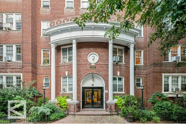 $449,000 | 601 East 19th Street, Unit 2M | Ditmas Park