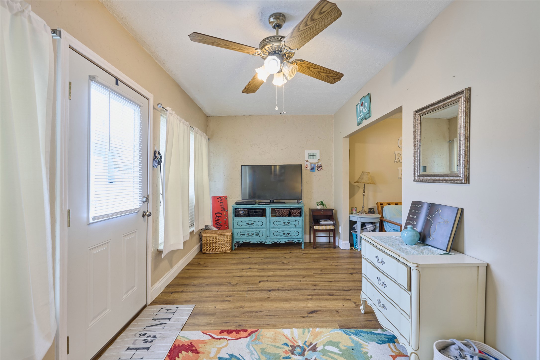 39 Regency Point Montgomery, TX 77356 - Photo 22 of 43 a living room with furniture and a flat screen tv
