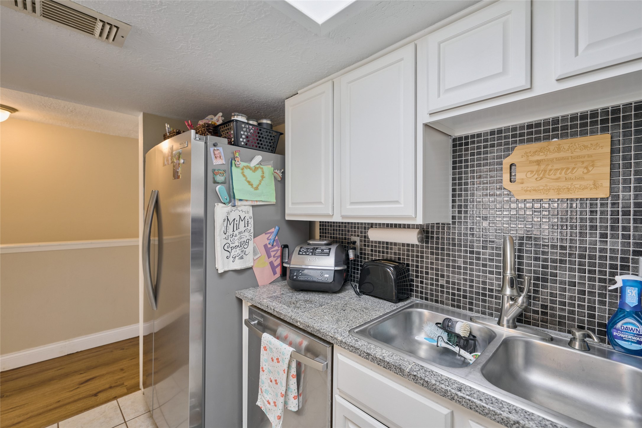 39 Regency Point Montgomery, TX 77356 - Photo 29 of 43 a kitchen with stainless steel appliances granite countertop a sink a refrigerator and a granite counter tops