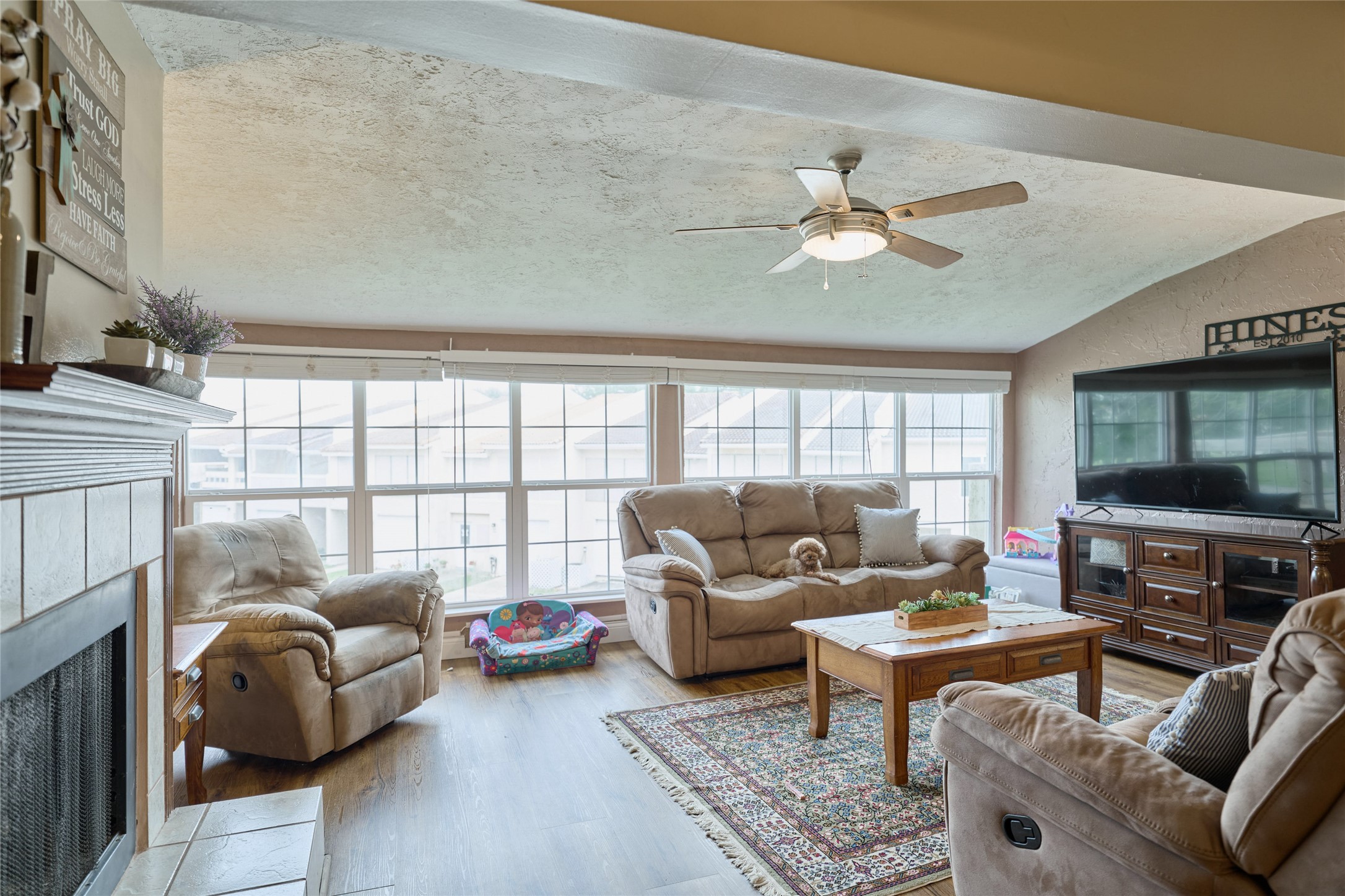39 Regency Point Montgomery, TX 77356 - Photo 34 of 43 a living room with furniture and a flat screen tv