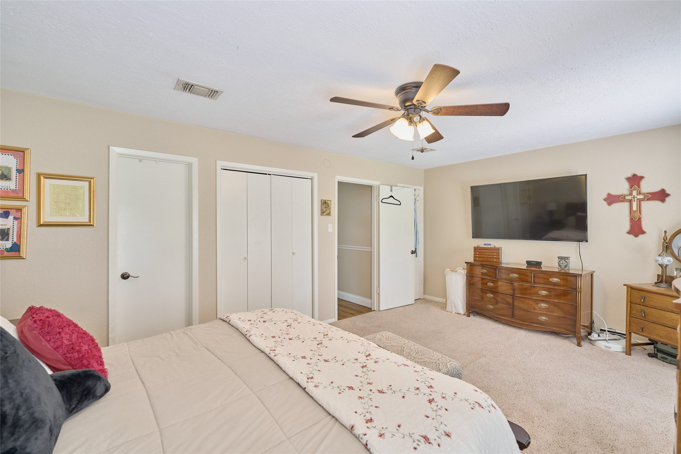 39 Regency Point Montgomery, TX 77356 - Photo 37 of 43 a bedroom with a bed and a flat screen tv