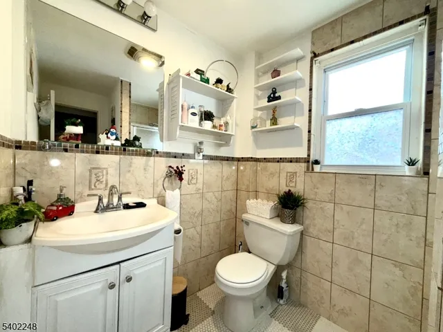 $2,600 | 92 Maple Avenue, Unit 1, Wallington, NJ 07057