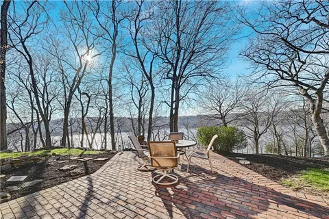 $2,000,000 | 60 Dundee Court, Loch Lloyd, MO 64012