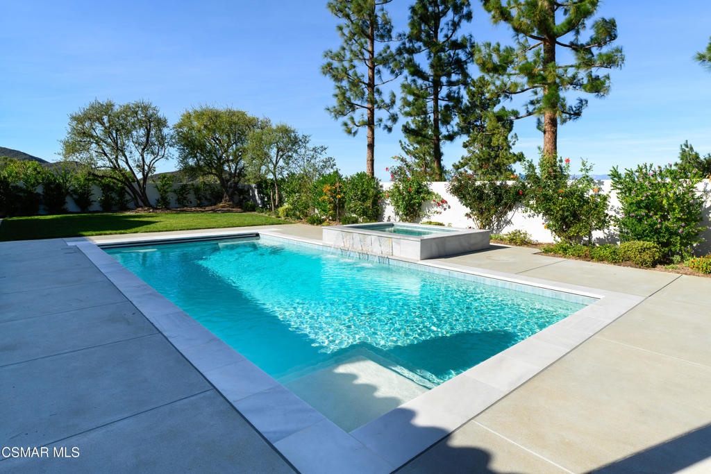 87 Pinecrest Road Westlake Village, CA 91361 - Photo 23 of 76 a view of a backyard