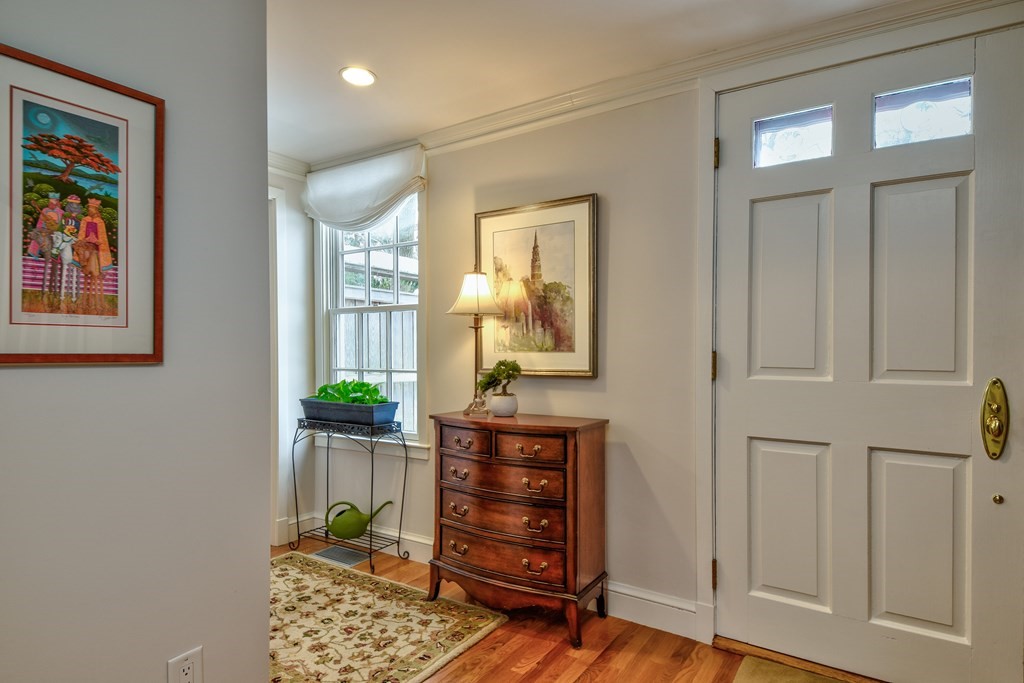 14 Woodridge Road Wellesley, MA 02482 - Photo 3 of 36
