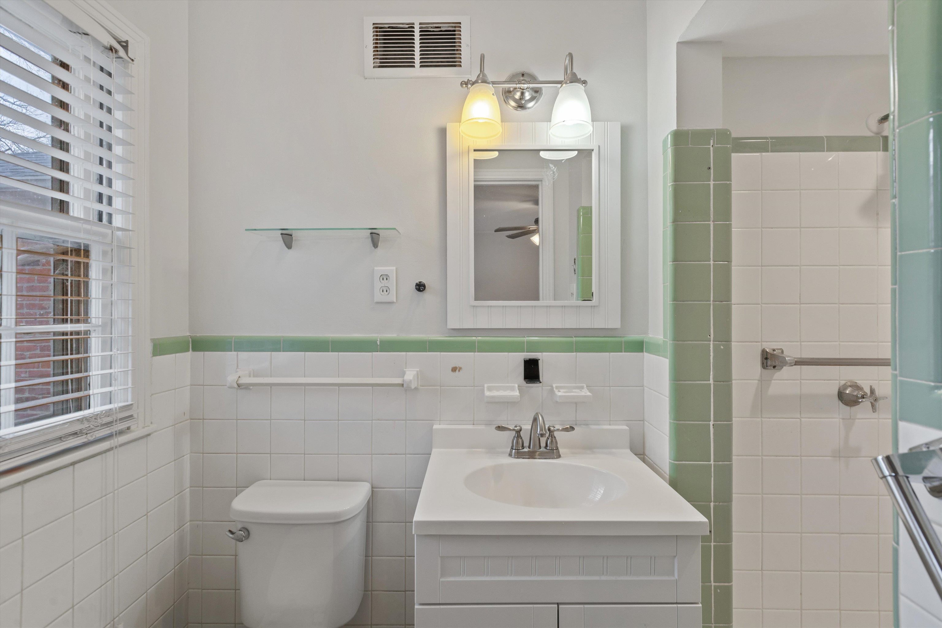 5555 Barfield Road Memphis, TN 38120 - Photo 17 of 23 a bathroom with a sink toilet and shower