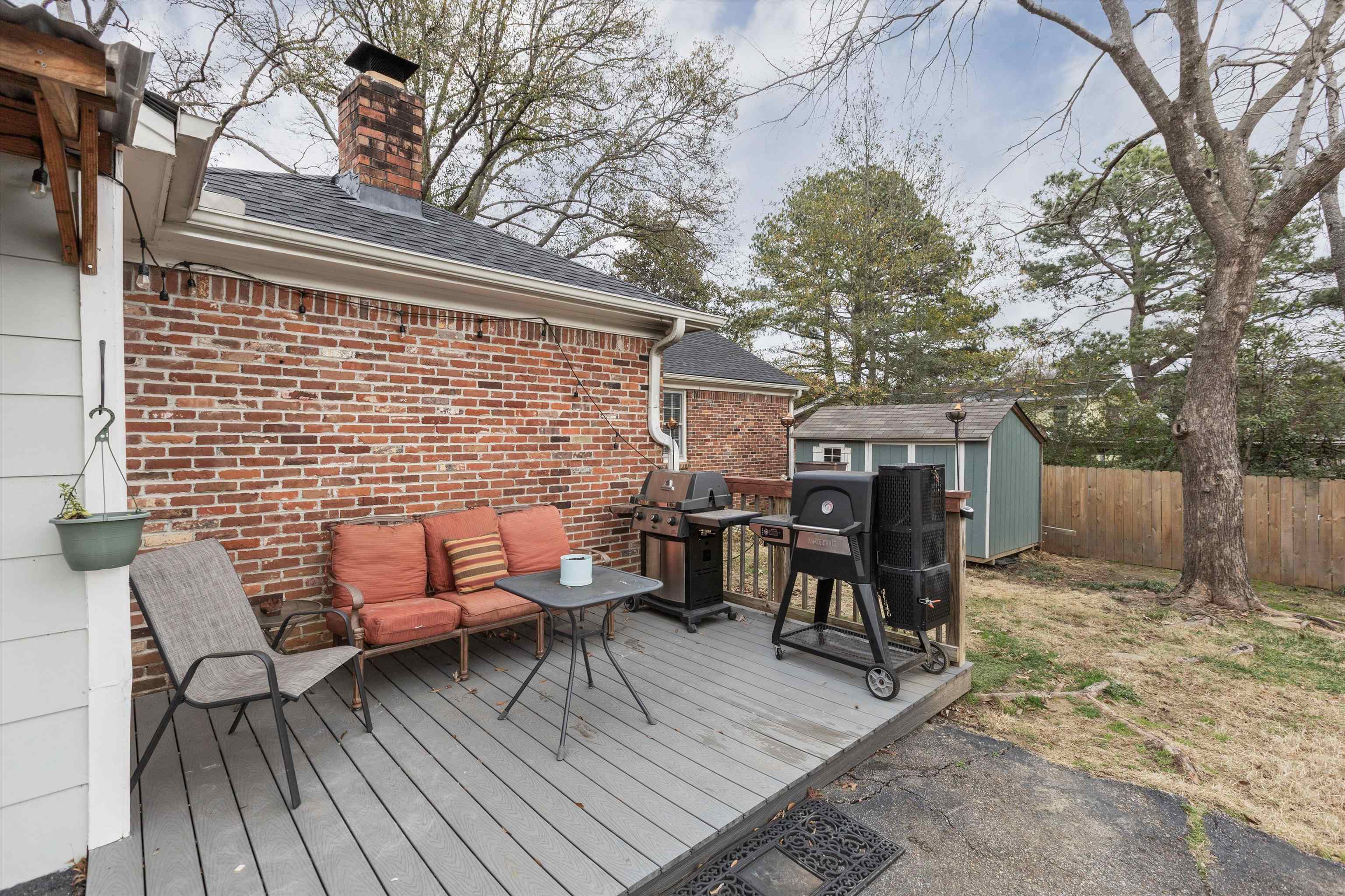 5555 Barfield Road Memphis, TN 38120 - Photo 21 of 23 a view of a chairs and a table in the patio