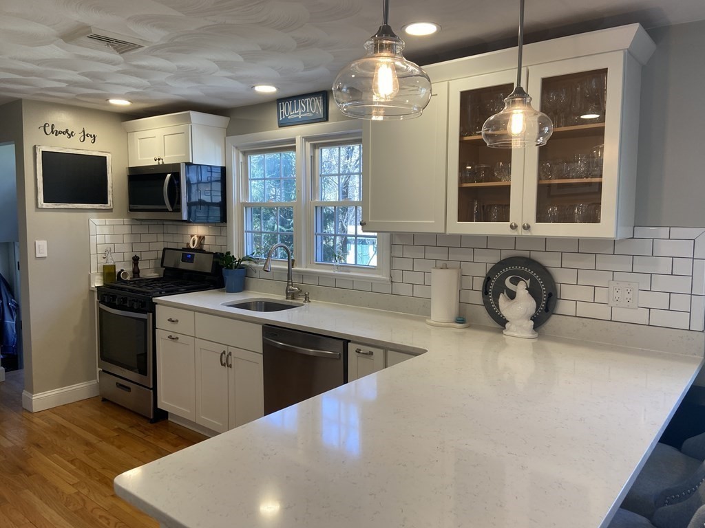 260 Marked Tree Road Holliston, MA 01746 - Photo 2 of 28