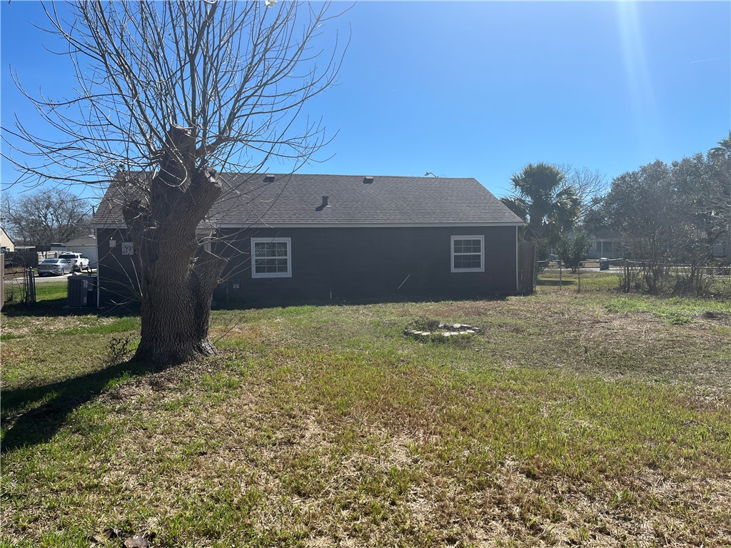 123 Burnet Street Port Lavaca, TX 77979 - Photo 9 of 9 a front view of house with yard