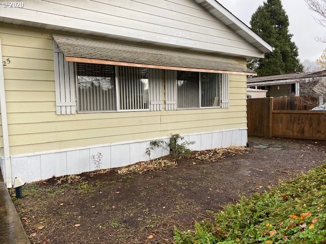 25 Neptune Avenue Springfield, OR 97477 - Photo 2 of 10