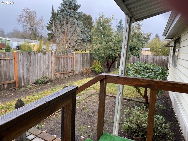 25 Neptune Avenue Springfield, OR 97477 - Photo 8 of 10
