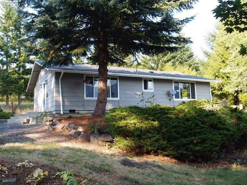 830 Northeast Bone Road Stevenson, WA 98648 - Photo 3 of 18 a front view of house with yard and green space