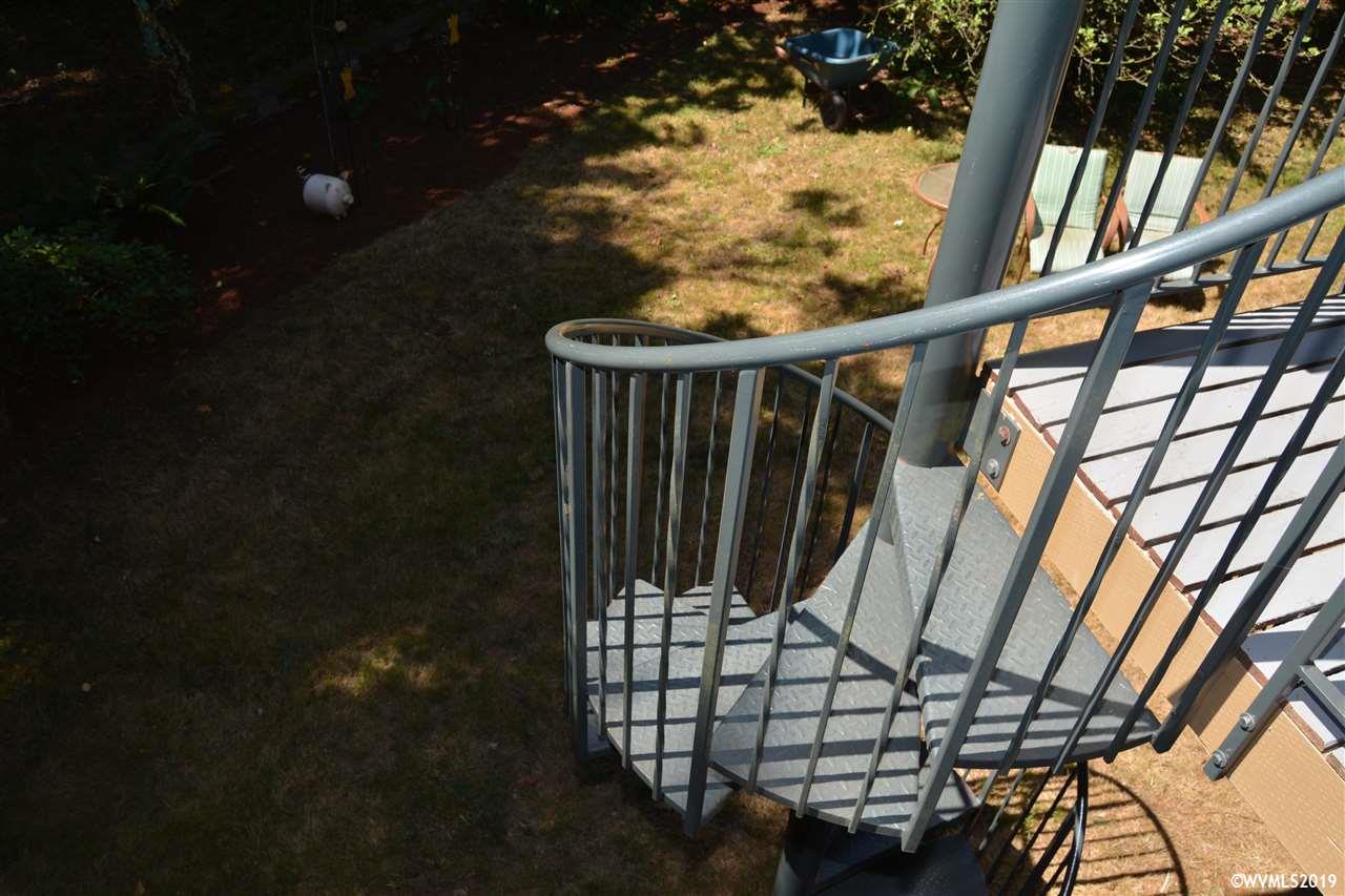 8322 Squirrel Hill Road Southeast Salem, OR 97306 - Photo 17 of 39 Gallery Image 17