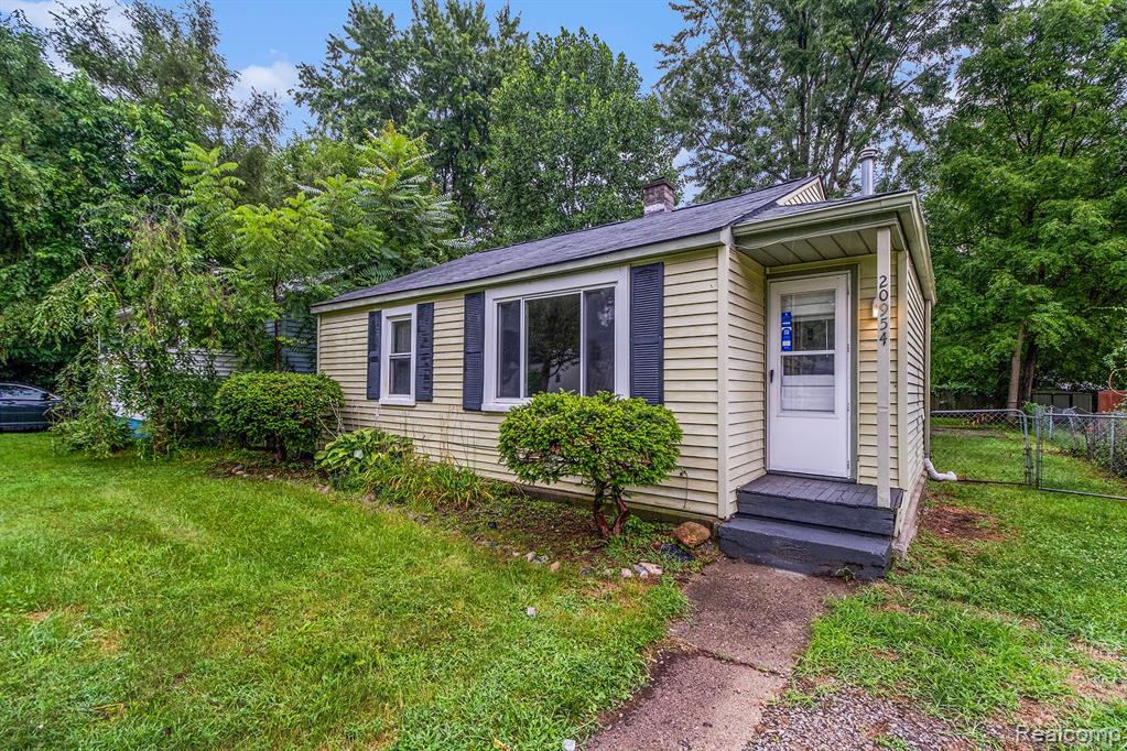 20954 Rensselaer Street Farmington, MI 48336 - Photo 2 of 21