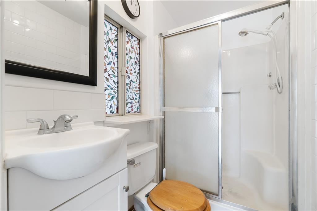 3407 Ward Street Pittsburgh, PA 15213 - Photo 13 of 39 a bathroom with a sink toilet and shower