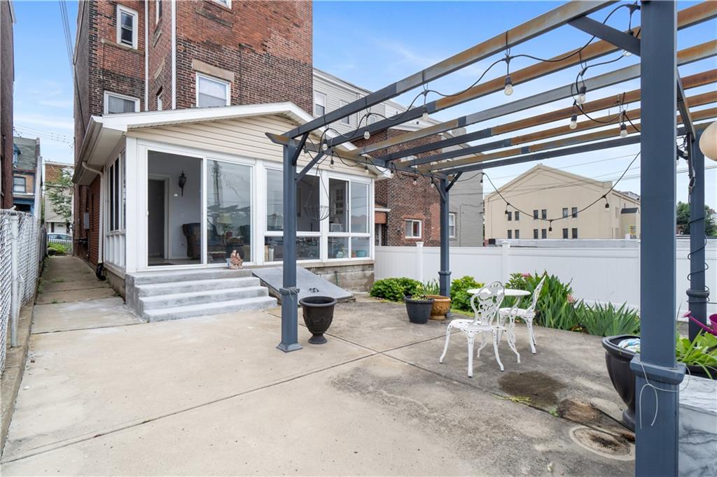 3407 Ward Street Pittsburgh, PA 15213 - Photo 28 of 39 a view of a building with sitting area