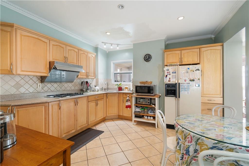 3407 Ward Street Pittsburgh, PA 15213 - Photo 9 of 39 a kitchen with stainless steel appliances a stove a sink refrigerator and a microwave