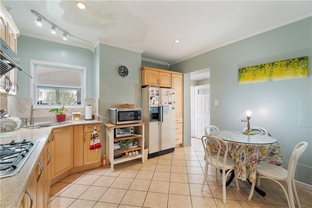 3407 Ward Street Pittsburgh, PA 15213 - Photo 10 of 39 a kitchen with stainless steel appliances kitchen island granite countertop a table and chairs in it