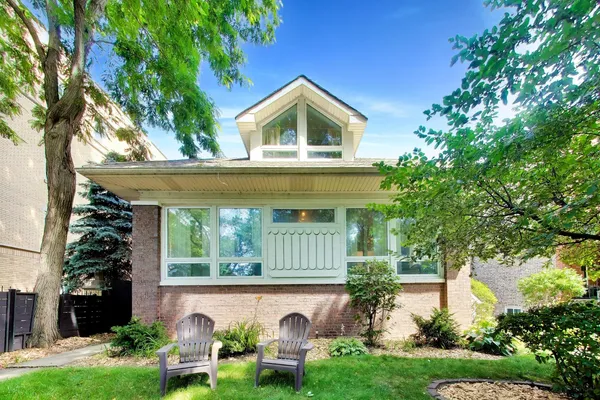 $1,200,000 | 2012 West Estes Avenue, Chicago, IL 60645
