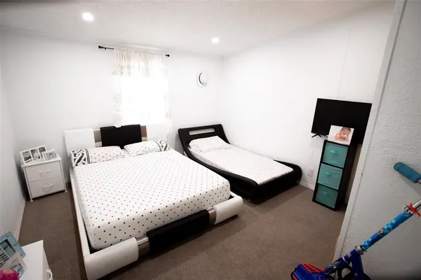 a view of livingroom with furniture