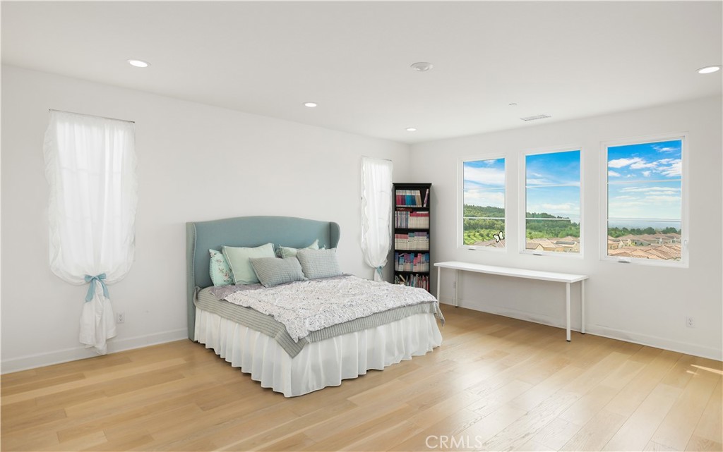 108 Salt Spring Irvine, CA 92602 - Photo 31 of 75 a bedroom with a large bed and a window