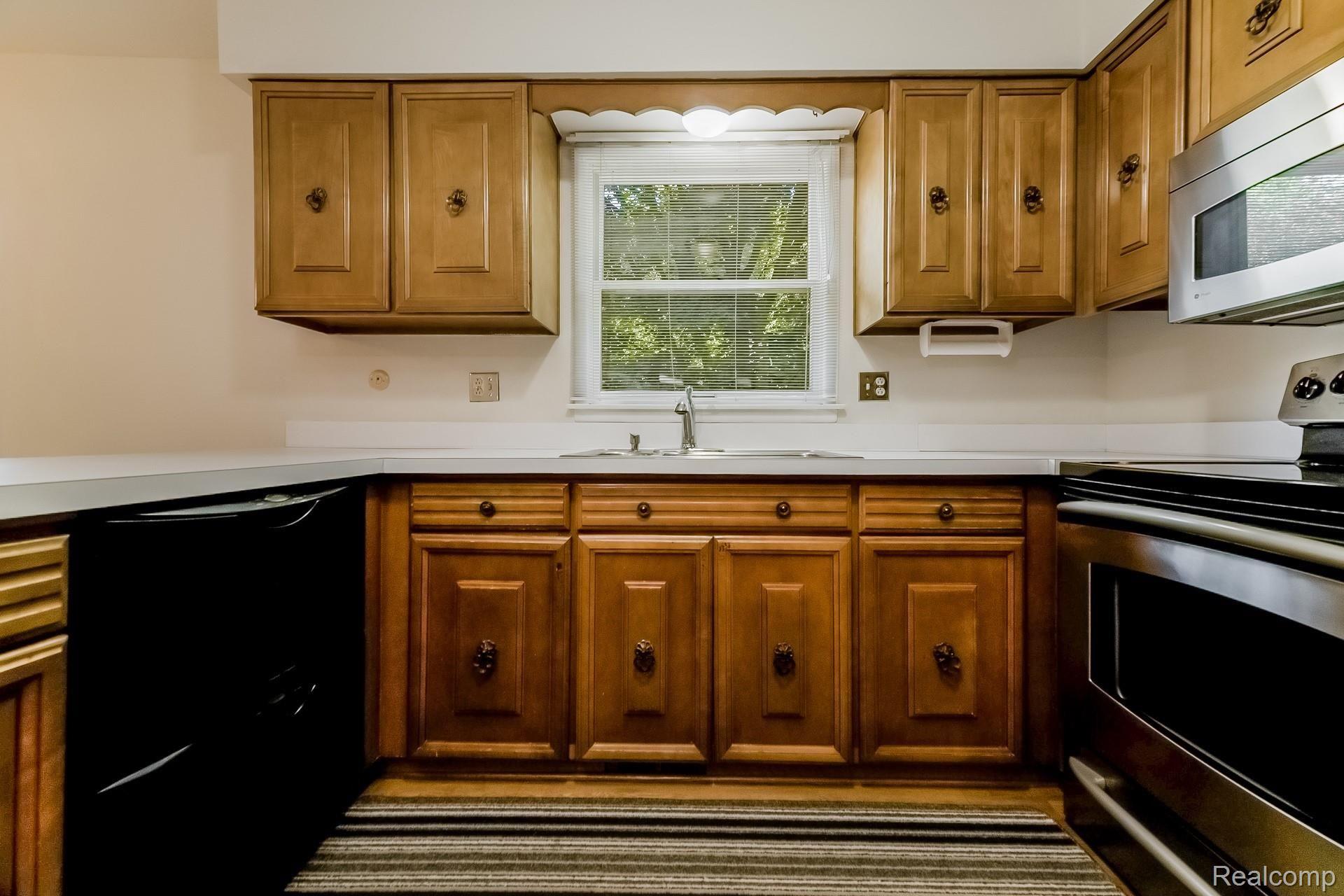 896 Allston Drive Rochester, MI 48309 - Photo 9 of 57 014-photo-kitchen-8358014.jpg