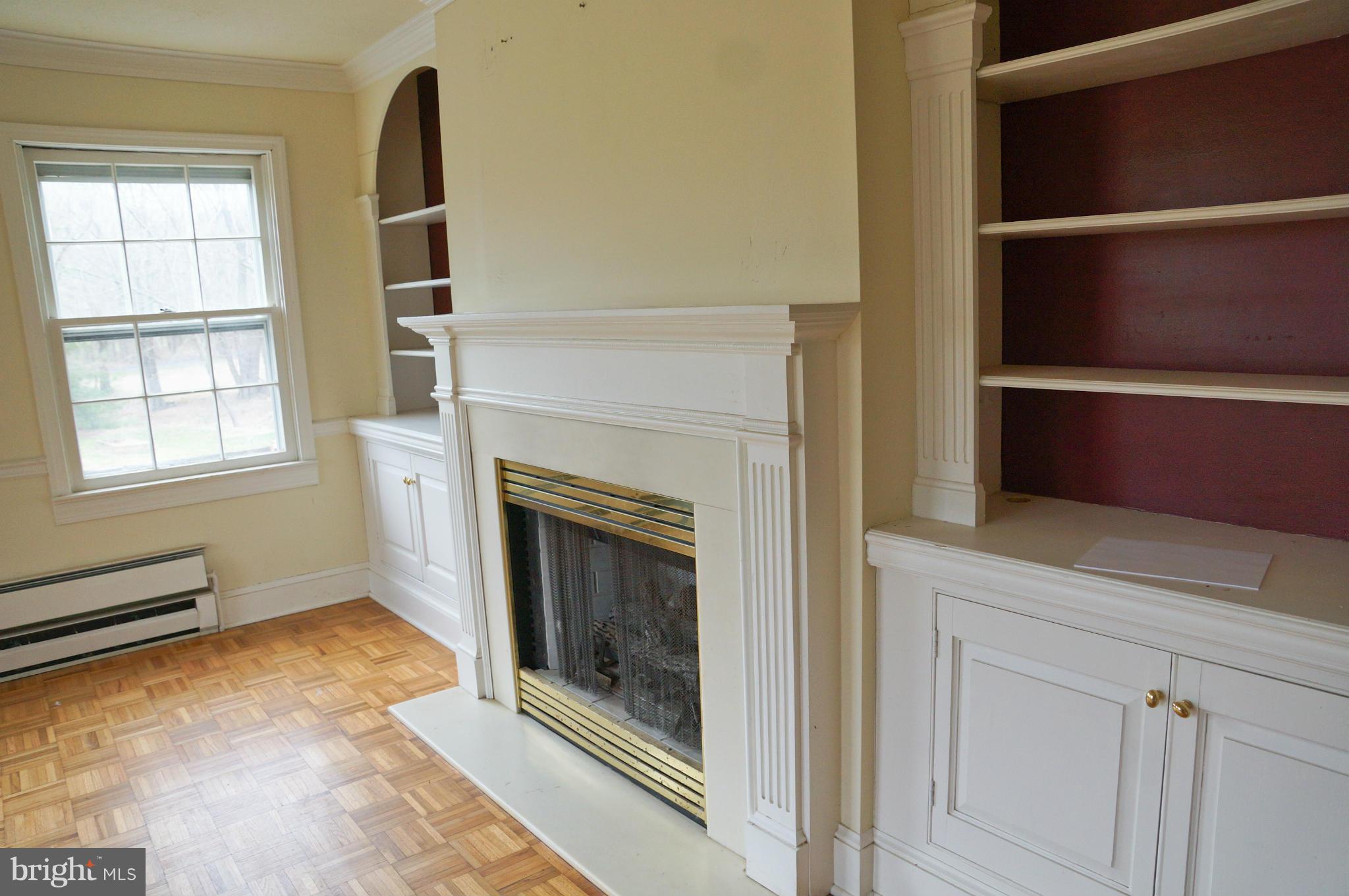 9765 Crest Hill Road Marshall, VA 20115 - Photo 10 of 30 Living Room