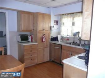 125 Academy Road Hatboro, PA 19040 - Photo 5 of 5 Kitchen