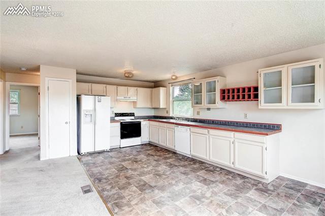 1930 Doherty Road Colorado Springs, CO 80916 - Photo 7 of 31